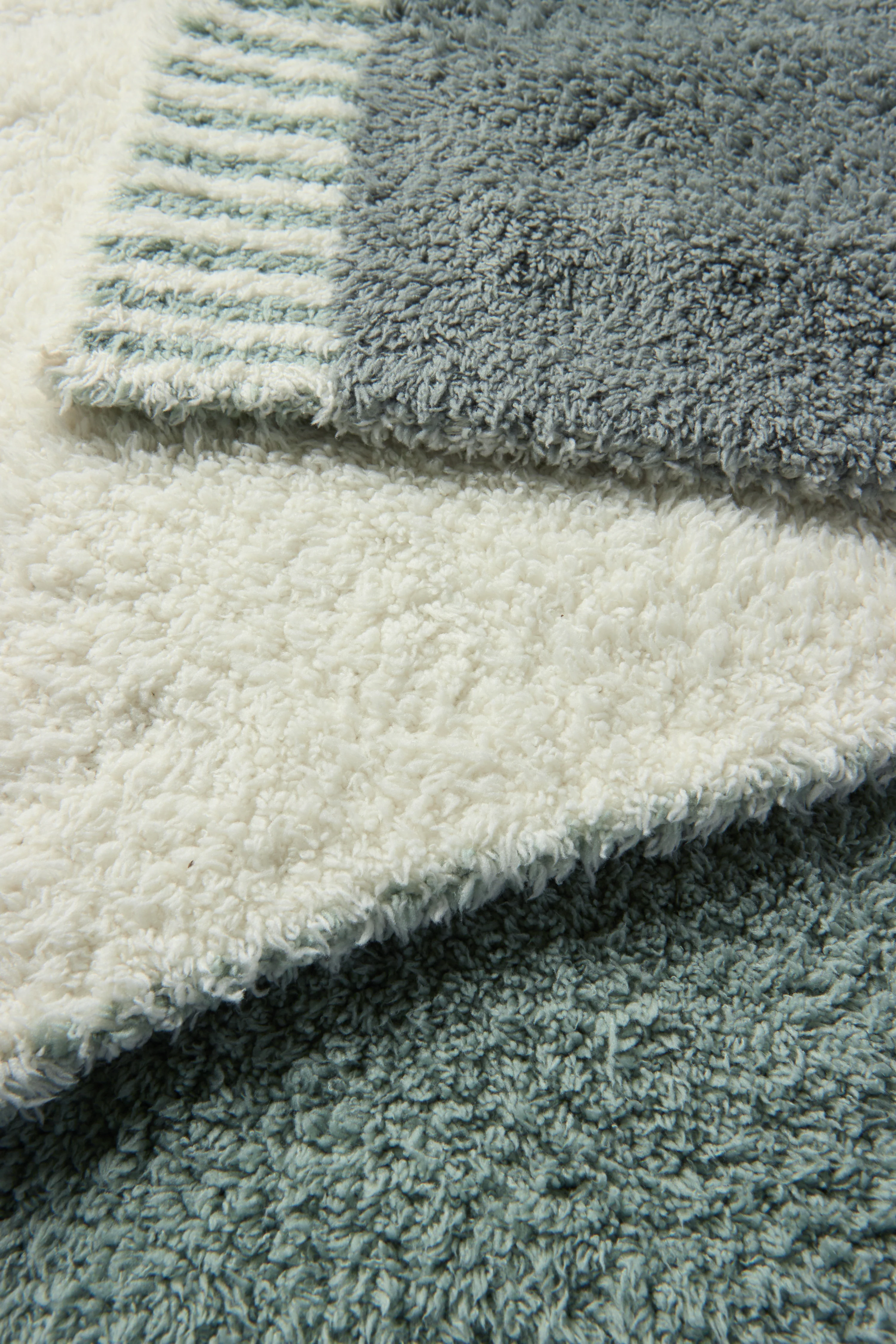 CozyChic® Cova Center Stripe Throw - Image 8